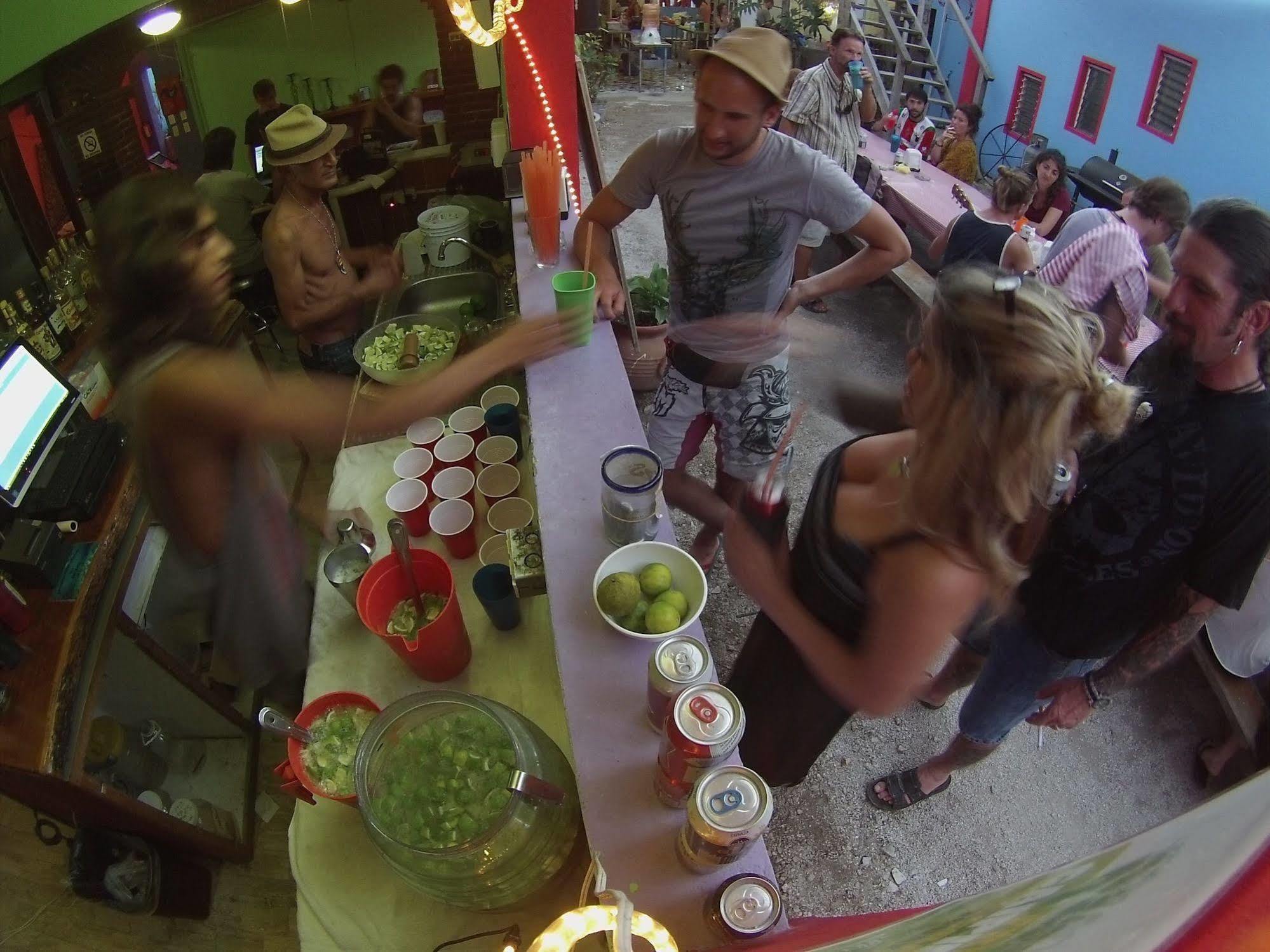 Weary Traveler Hostel Tulum Ngoại thất bức ảnh